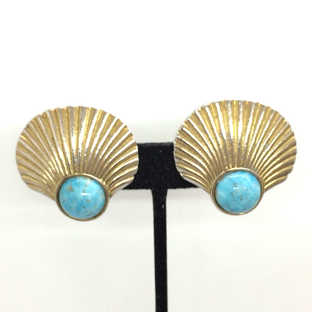 VINTAGE DAUPLAISE TURQUOISE STONE GOLD CLAM SHELL CLIP ON EARRINGS PALM BEACH
